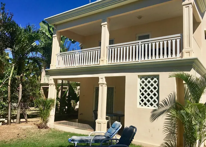 Privates Le Palmier - 4 Bedrooms Beachfront Villa - Gated Complex Flic-en-Flacq