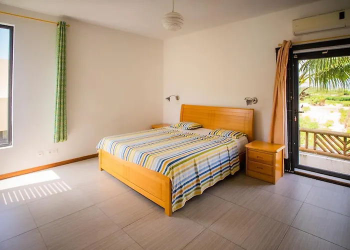 Villa Fitz: Sunlit Beach Getaway w/ Pool + WIFI Belle Mare