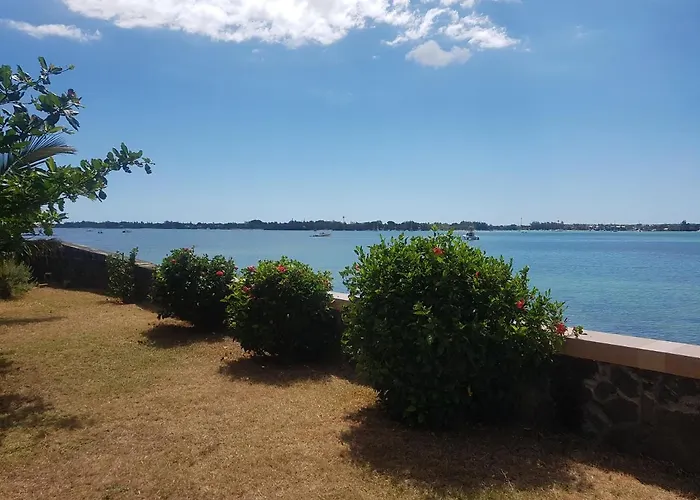 Pet friendly Rooms On The Bay With Ocean View Pointe aux Canonniers