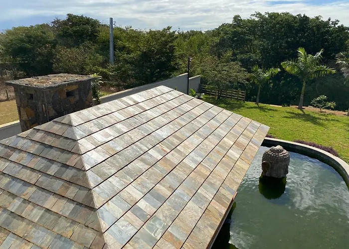 Green Creek Villa Flic en Flac with Pool