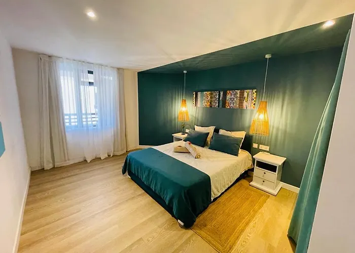 Pet friendly Modern Apartment - Excellent Location 50M From The Beach, Restaurants, Bars, Shops Flic en Flac