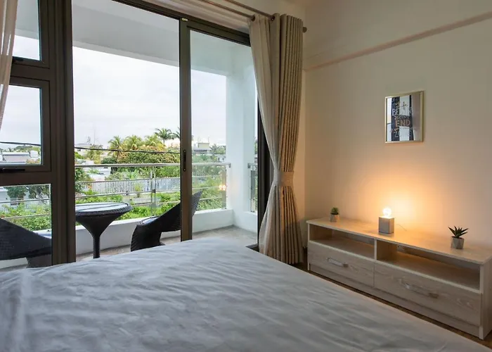 Pet friendly Remodeled Duplex Apartment 200M To The Beach Grand Baie