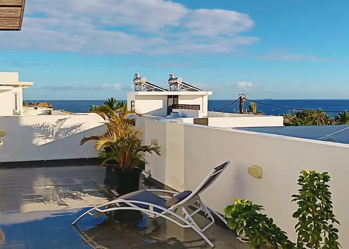 3Bed Villa With Private Pool And Rooftop With A Sea View In Flic-En-Flac, Mauritius