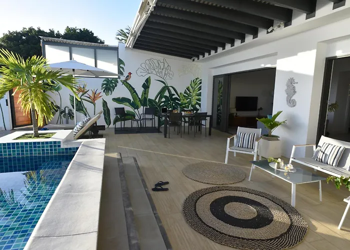 Cap Ouest Beachfront Luxury Penthouse & Apartment Flic-en-Flacq