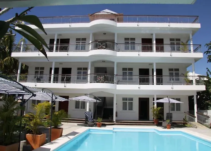 Pet friendly Les Trois Fleurs Apartment Pointe aux Canonniers